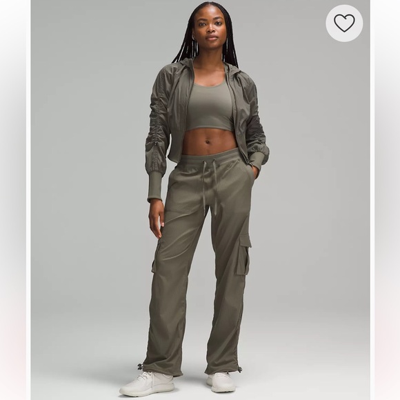 NWT Lululemon Dance Studio Relaxed-Fit Mid-Rise Cargo Pant - Picture 3 of 9